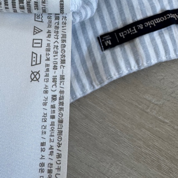 Abercrombie & Fitch Women's Blue and White Striped Shorts with Belt - Picture 3 of 8